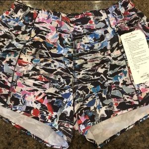 NWT Lululemon Hotty Hot Short II Long 4"